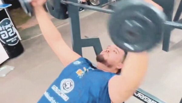 Lío por usar la imagen de una chica en el gym