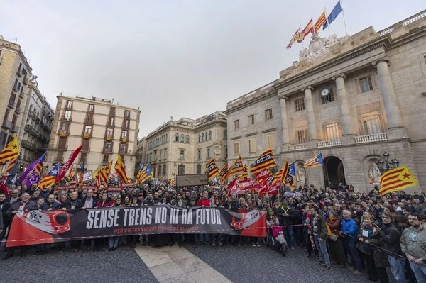 Unas 3.000 personas se manifiestan en Barcelona por un servicio de Rodalies digno