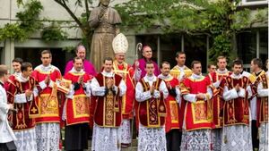 Comunidad católica tradicionalista amenaza romper con el Vaticano: ¿Cuál es el conflicto?