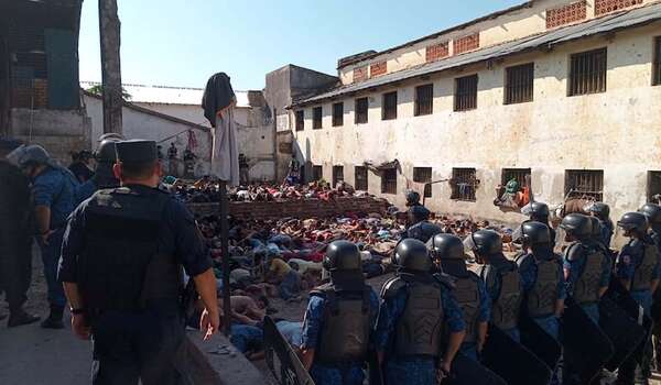 Desactivan en Tacumbú primer motín del Clan Rotela tras Veneratio - Policiales - ABC Color