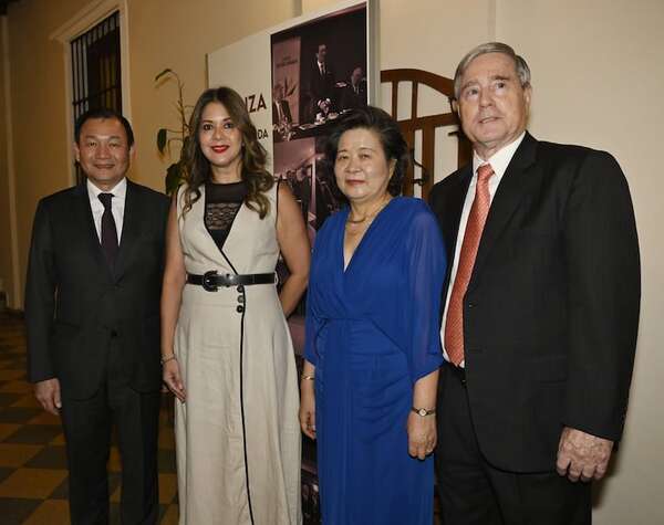 Paraguay despide con honores al embajador de Taiwán  - Sociales - ABC Color