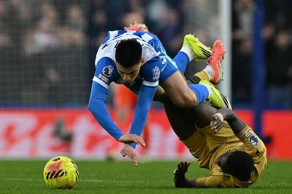 El Brighton de Diego Gómez cae  ante el Crystal Palace - Fútbol Internacional - ABC Color