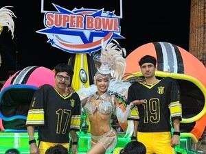 Popular / (GALERÍA) ¡Fue en avión a Encarnación para sambar!: "¿Ustedes qué dicen? ¿Soy o no soy la mejor pagada?