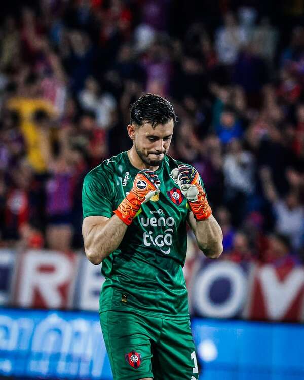 Alexis Martín Arias y su sexto penal tapado en el arco de Cerro Porteño - Cerro Porteño - ABC Color