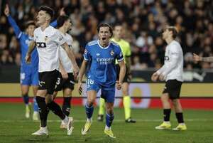 Real Madrid vence al Valencia  y se acerca al Barcelona de nuevo - Fútbol Internacional - ABC Color