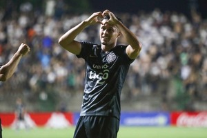 Olimpia logra vencer a Nacional en el último suspiro y llega a la punta del torneo - La Tribuna