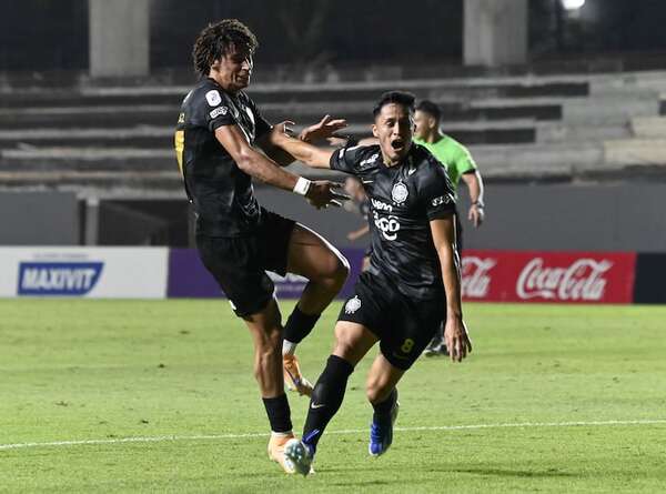 Olimpia derrota a Nacional y escala a la cima del Apertura - Fútbol - ABC Color