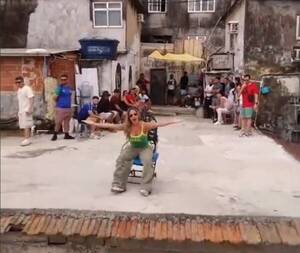 [VIDEO] Anahí cuenta lo que pasó haciendo el trend desde la favela Rocinha