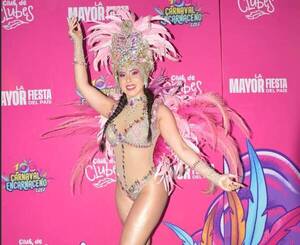 Madrina de la “O” pya’e pya’e sambó para ir a la cancha