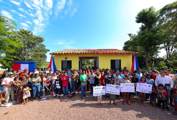Canindeyú: Entregan 265 viviendas a indígenas y rurales