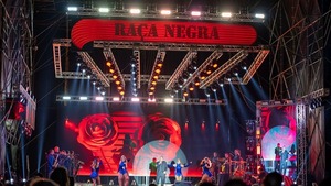 Raça Negra y Axé Bahía hicieron vibrar el Puerto