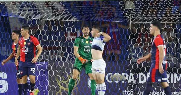 La Nación / Arias, el atajapenales