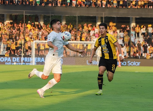 Libertad y Guaraní empatan 3-3 en un partido histórico