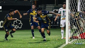 Trinidense se adueña del clásico de Trinidad en Primera