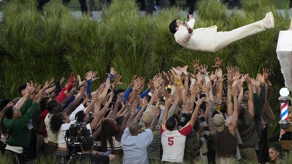 Bad Bunny convierte el descanso del Super Bowl en una oda de orgullo latino