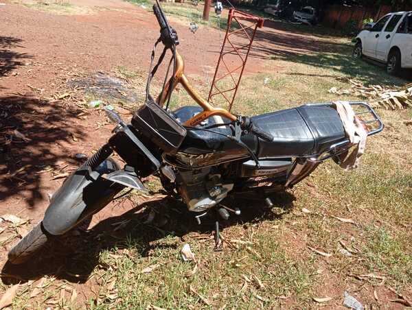 CAYÓ DE SU MOTOCICLETA, FUE AUXILIADO Y DESPUÉS DETENIDO