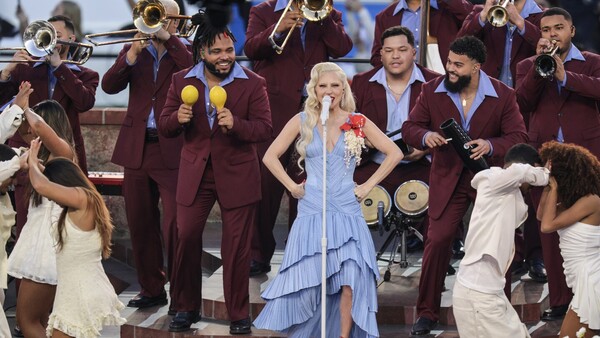 Lady Gaga y Ricky Martin aparecen por sorpresa en el descanso de Bad Bunny