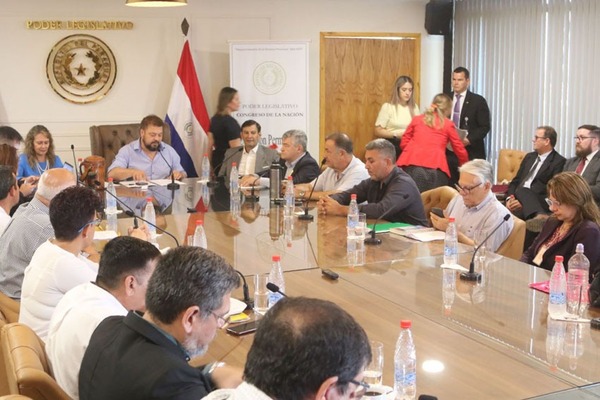 Caja Fiscal: Senadores escuchan a sectores afectados antes del debate final - ADN Digital