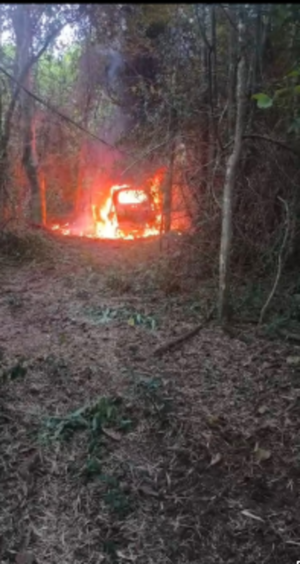 El amor ardió… y el auto también