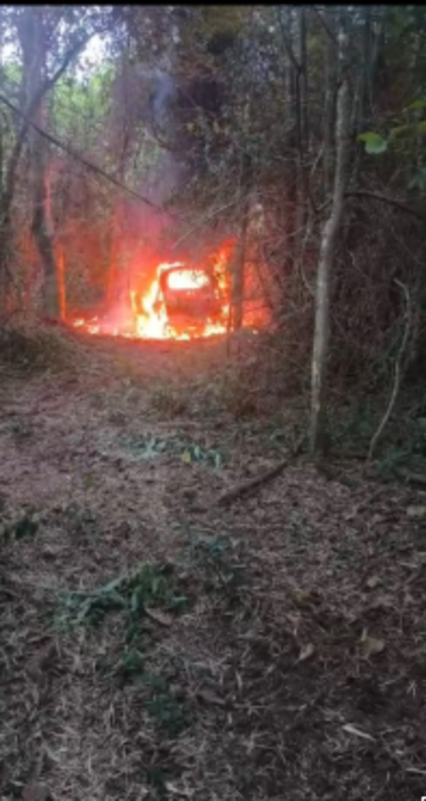 El amor ardió… y el auto también