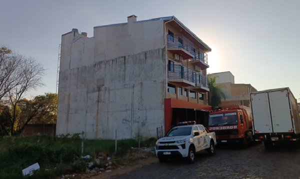 Voraz incendio consume departamento e investigan posible hecho intencional en Encarnación