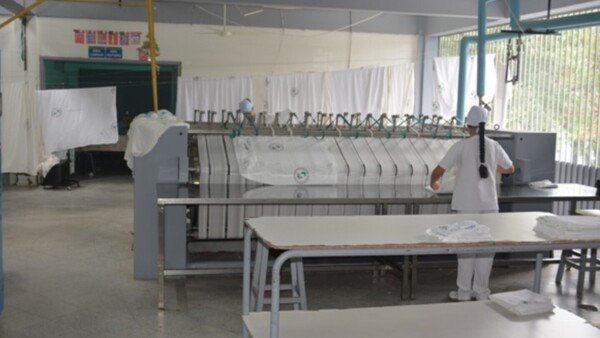 Denuncian negociado en contrato de lavandería del IPS