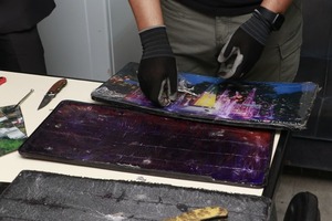 Popular / Hallan cocaína oculta en cuadros artísticos que iban a Australia