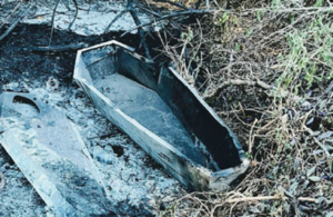 ¡Queman ataúd y creen que robaron el cuerpo!