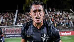 Olimpia vence agónicamente a Nacional y se adueña de la punta del Apertura 2026