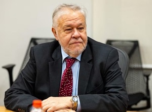 Asegurados del IPS piden la salida de Jorge Brítez