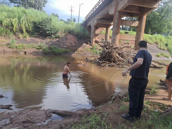 Recuperan cuerpo de joven desaparecido en el río Aquidabán - La Tribuna