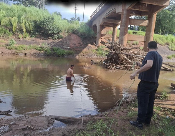 Intensa búsqueda de joven desaparecido en el río Aquidabán