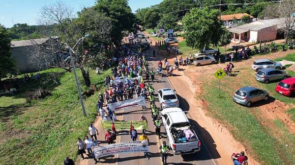 Docentes anuncian movilización y posible cierre de rutas en San Pedro, mientras universitarios optan por protesta pasiva - Nacionales - ABC Color