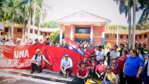 Paro total en la UNA: Docentes y funcionarios movilizados contra reforma de la Caja Fiscal