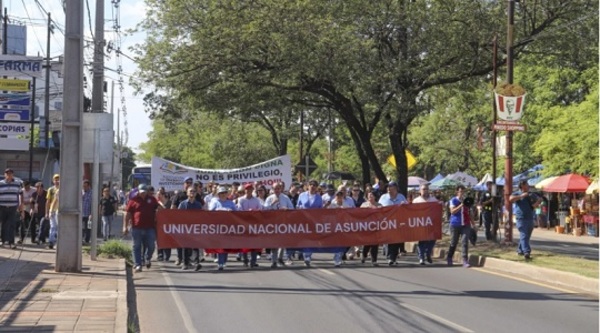 UNA y Hospital de Clínicas realizan paro total en rechazo a la reforma de la Caja Fiscal