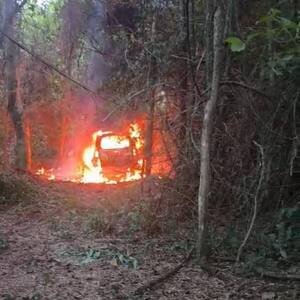 Agredió a su pareja, la amenazó de muerte y quemó su vehículo - trece