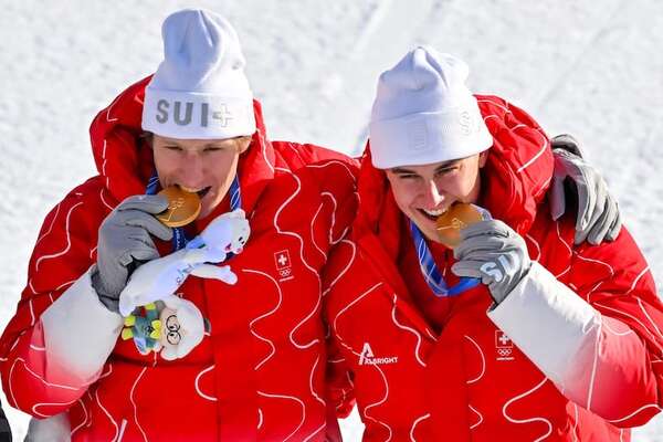 Oro olímpico para los suizos Von Allmen y Nef en la combinada por equipos - Polideportivo - ABC Color
