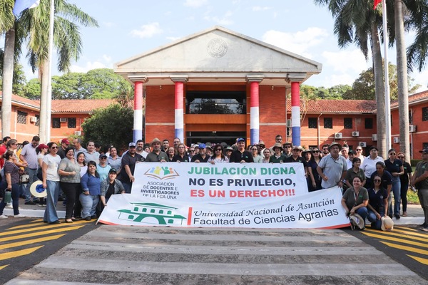 Movilización en la UNA por la Caja Fiscal » San Lorenzo PY