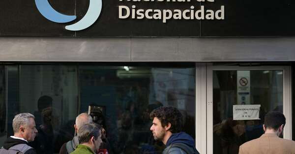 La Nación / Justicia argentina acusa por corrupción a exfuncionario de Milei