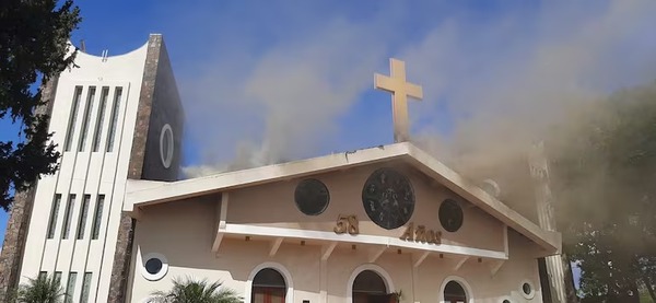 Se registra un incendio en la Catedral de Ciudad del Este