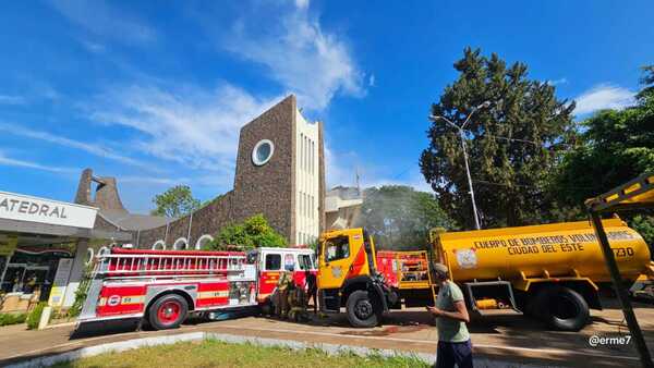 Reportan incendio de la catedral San Blas de Ciudad del Este