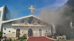 Reportan incendio de grandes proporciones en la catedral de CDE | Unicanal