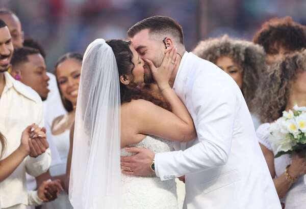 ¡La boda en el show de Bad Bunny fue real! - Gente - ABC Color