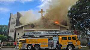 CDE: Catedral de San Blas con riesgo de derrumbe por voraz incendio