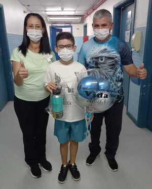 Adolescente recibe el alta tras exitoso trasplante renal pediátrico en el Hospital Central del IPS