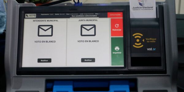 Oposición vuelve a cuestionar las máquinas de votación en plena auditoría técnica