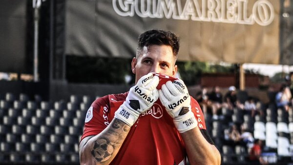 Gaspar Servio extiende récord de goles