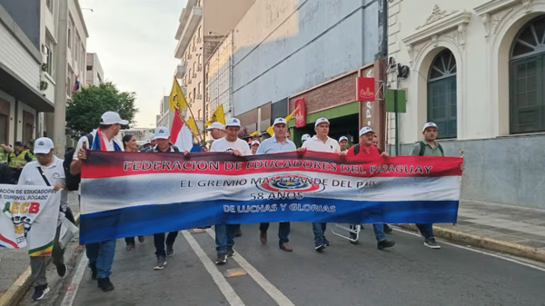 Protestas contra la reforma de la Caja Fiscal: “Si tenemos que morir en la calle, nos da igual” - Noticiero Paraguay