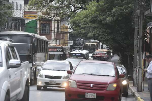 Caja fiscal y caos vehicular: lento ingreso a Asunción por bloqueo de calles  - Nacionales - ABC Color