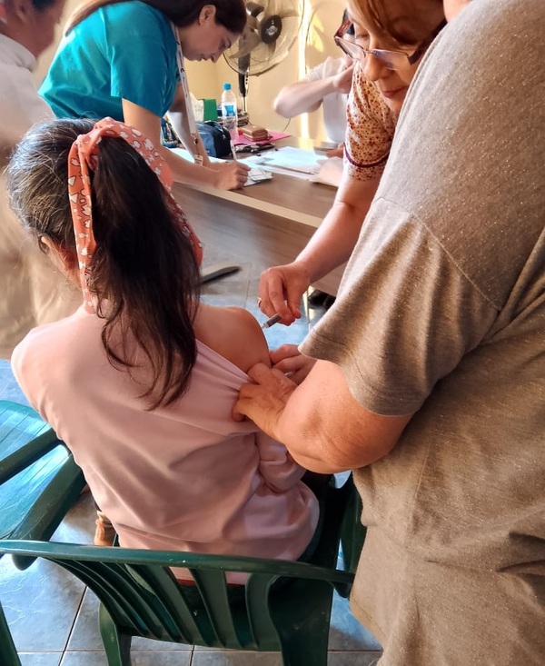 Reportan poco interés en vacunación contra el dengue - trece